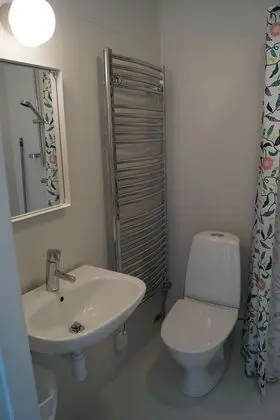 Dört Kişilik Oda, Ortak Banyo