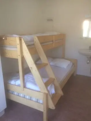 Üç Kişilik Oda, Ortak Banyo