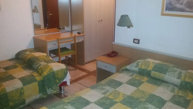 Üç Kişilik Oda