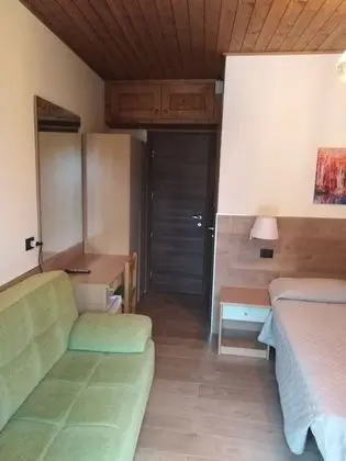 Üç Kişilik Oda