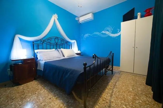 Tek Büyük Yataklı Oda, 1 Çift Kişilik Yatak, Ortak Banyo (Acqua)