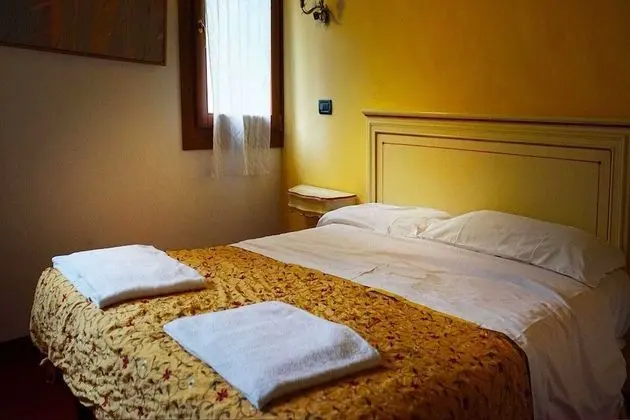 Tek Büyük Yataklı Oda, Ortak Banyo