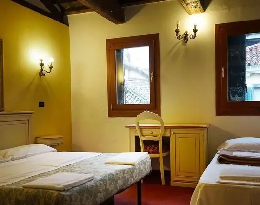 Üç Kişilik Oda, Ortak Banyo