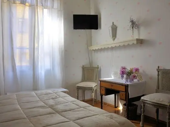Tek Büyük veya İki Ayrı Yataklı Oda, 1 Çift Kişilik Yatak, Ortak Banyo (cuori)