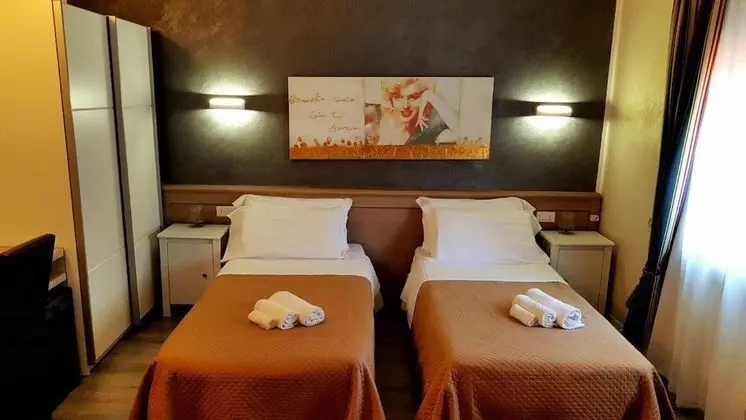 Tek Büyük veya İki Ayrı Yataklı Oda, Şehir Manzaralı