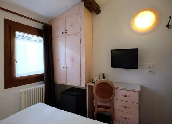 Economy Oda, 1 Çift Kişilik Yatak, Şehir Manzaralı, Kule