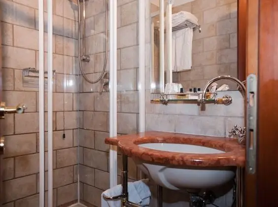 Superior Tek Büyük veya İki Ayrı Yataklı Oda