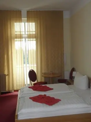 City Tek Büyük Yataklı Oda