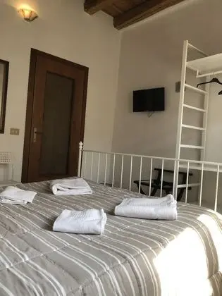 Tek Büyük Yataklı Oda, Ortak Banyo