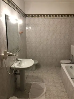 Tek Büyük Yataklı Oda, Ortak Banyo