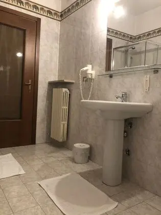 Tek Büyük Yataklı Oda, Ortak Banyo