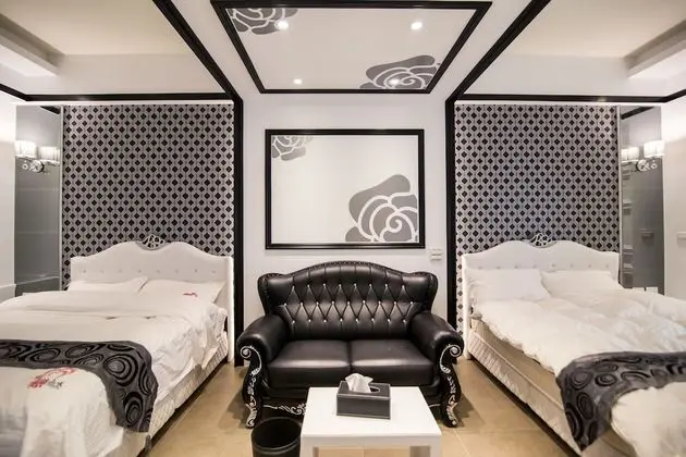Design Dört Kişilik Oda, 2 Büyük (Queen) Boy Yatak, Balkon