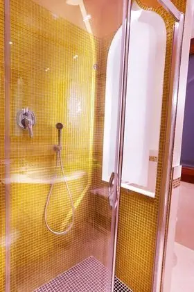 Deluxe Tek Büyük veya İki Ayrı Yataklı Oda, Kanal Manzaralı