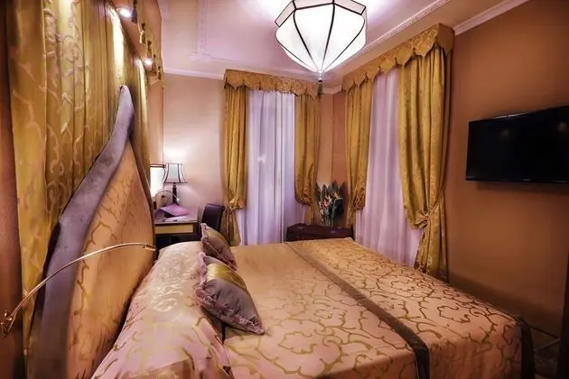 Deluxe Tek Büyük veya İki Ayrı Yataklı Oda, Kanal Manzaralı