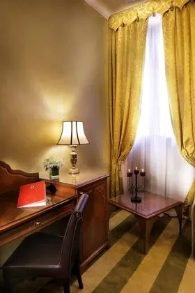 Deluxe Tek Büyük veya İki Ayrı Yataklı Oda, Kanal Manzaralı