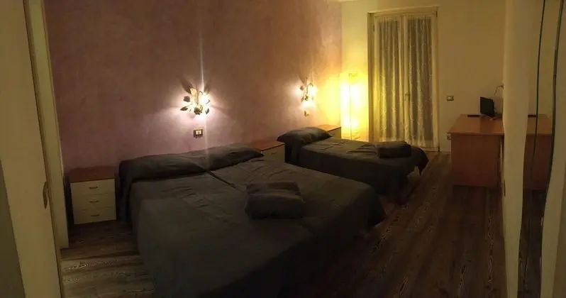 Üç Kişilik Oda, Ortak Banyo