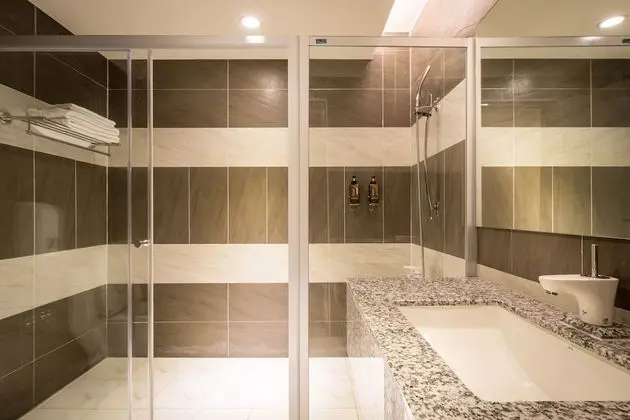 Business Tek Büyük Yataklı Oda
