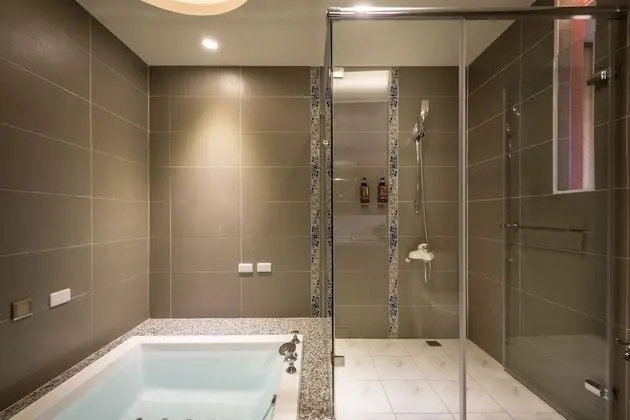 Design Tek Büyük Yataklı Oda, Jakuzi