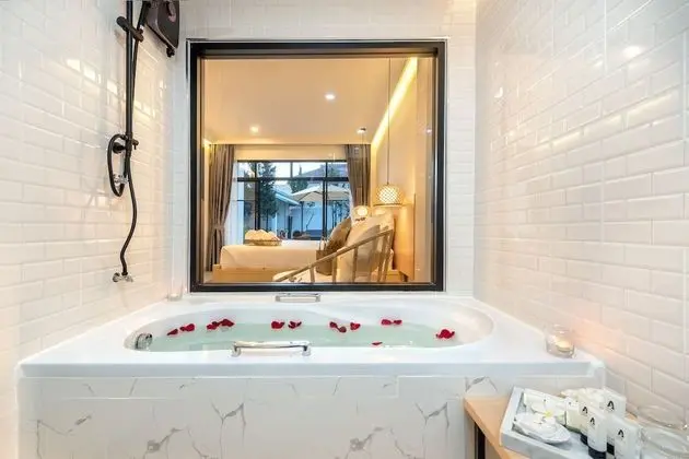 Deluxe Double Room, Pool Access