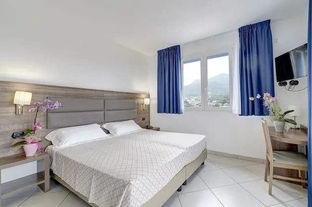 Classic Tek Büyük Yataklı Oda