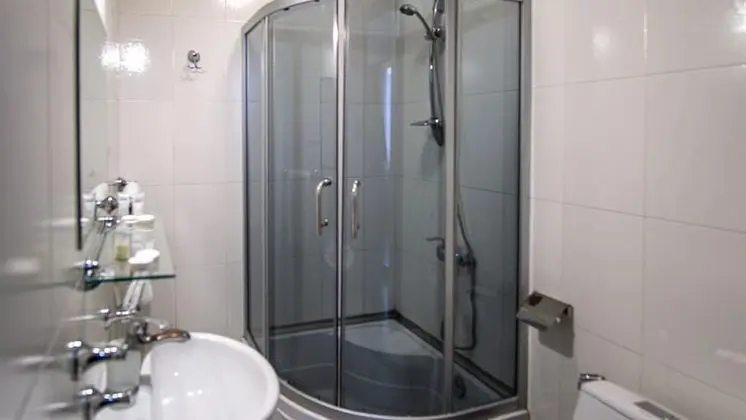 Standard Tek Büyük veya İki Ayrı Yataklı Oda