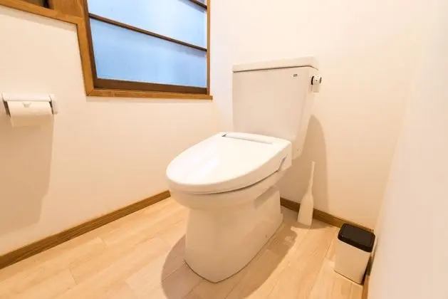 Dört Kişilik Oda, Ortak Banyo
