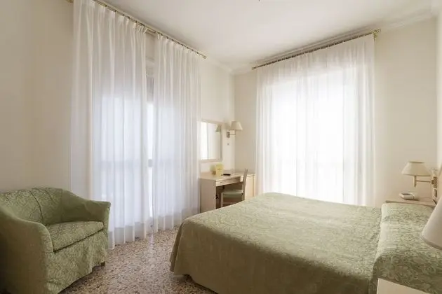 Superior Tek Büyük veya İki Ayrı Yataklı Oda