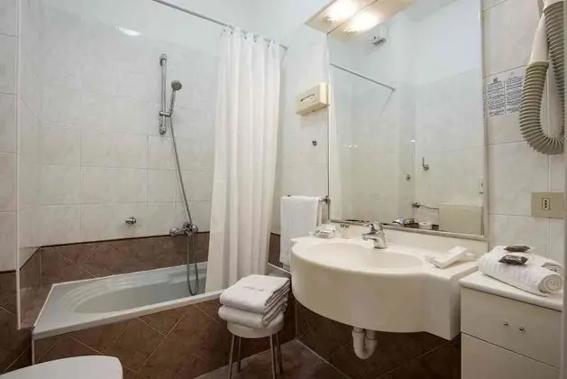 Superior Tek Büyük veya İki Ayrı Yataklı Oda