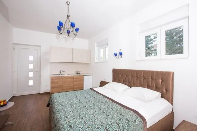 Superior Stüdyo, Zemin Kat