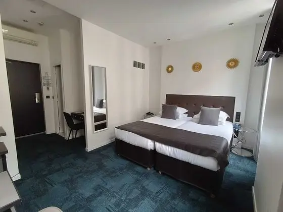 Club Tek Büyük veya İki Ayrı Yataklı Oda