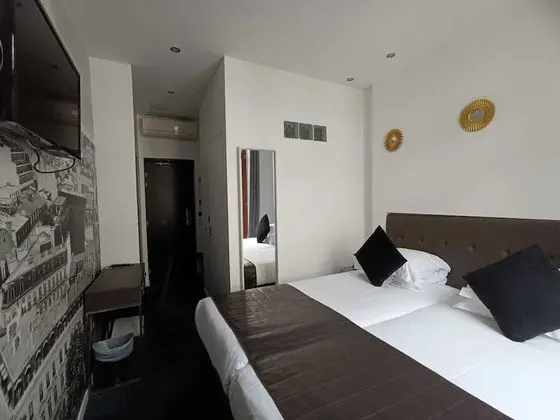 Club Tek Büyük veya İki Ayrı Yataklı Oda