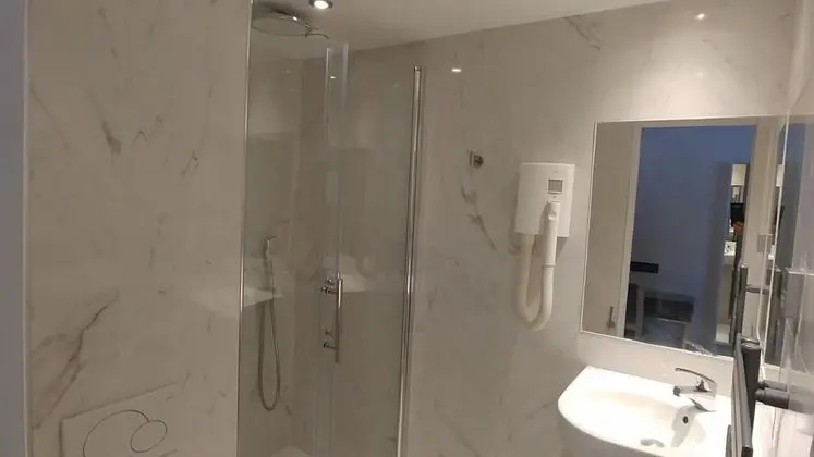 Club Tek Büyük veya İki Ayrı Yataklı Oda