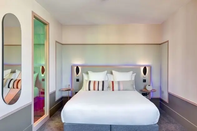 Comfort Oda, 1 Büyük (Queen) Boy Yatak, Sigara İçilmez (with Single Sofabed)