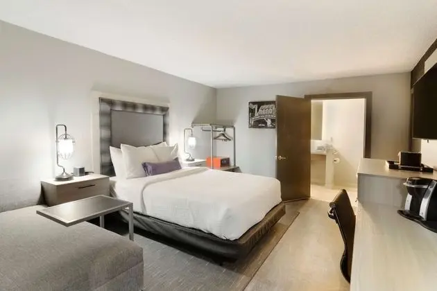 Standard Oda, 1 Büyük (Queen) Boy Yatak, Engellilere Uygun, Sigara İçilmez (Walk-in Shower)