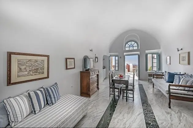 Authentic Santorinia Residence (Family)