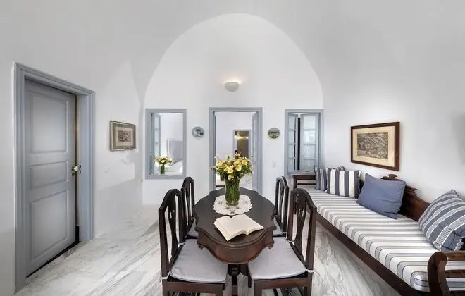 Authentic Santorinia Residence (Family)