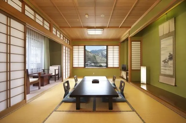 Traditional Oda, Sigara İçilebilir (Superior, Japanese-Style, Shared Bath)