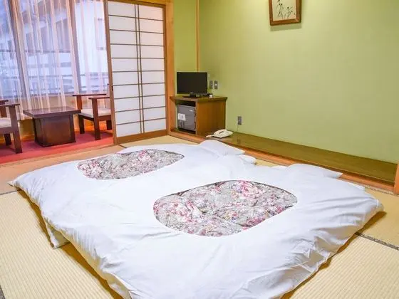 Traditional Oda, Sigara İçilebilir (Superior, Japanese-Style, Shared Bath)