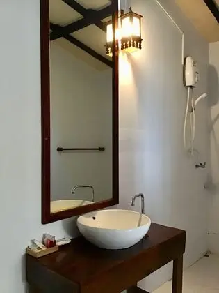 Deluxe Tek Büyük Yataklı Oda, 1 En Büyük (King) Boy Yatak, Kısmi Deniz Manzaralı