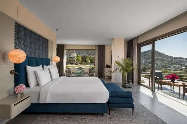 https://images.odamax.com/img/1920x1080/odamax/image/upload/Ailla_Yal_kavak_202605111352417_Ailla_YK_PremiumSunsetSuitewithBalcony_03.jpg