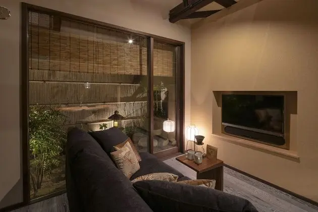 Traditional Ev (Private Vacation Home)