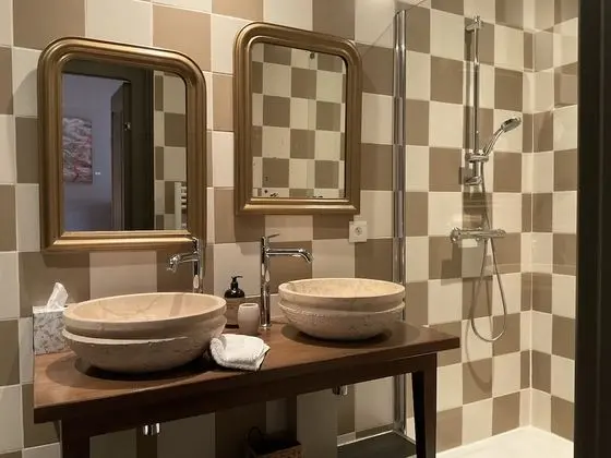 Üç Kişilik Oda (Esperluette)