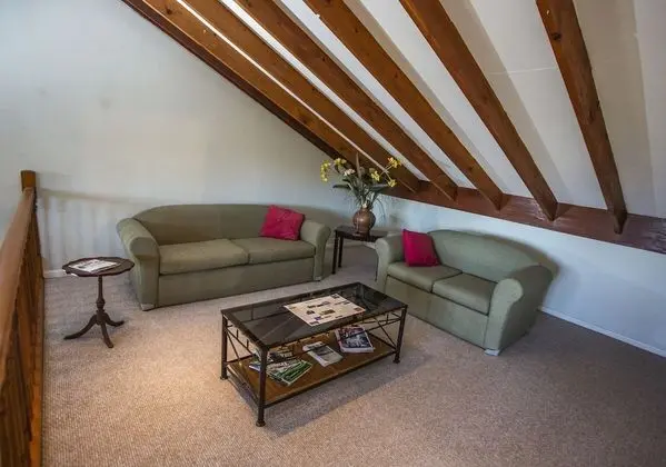 Standard Tek Büyük Yataklı Oda (Top Floor - Stair Access)