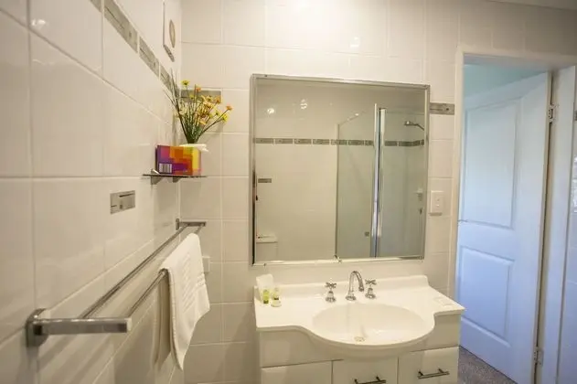 Standard Tek Büyük Yataklı Oda (Top Floor - Stair Access)