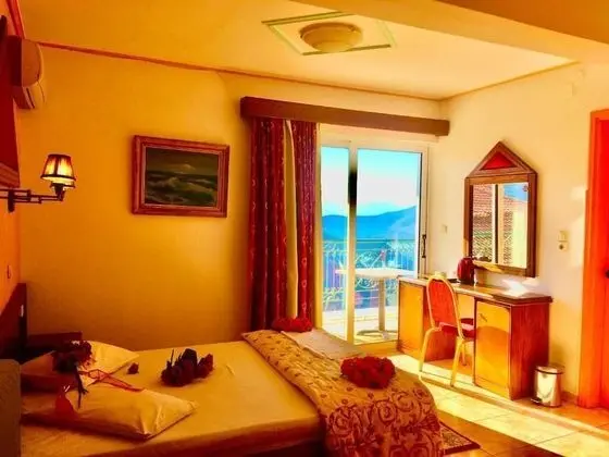 Tek Büyük veya İki Ayrı Yataklı Oda, Deniz Manzaralı