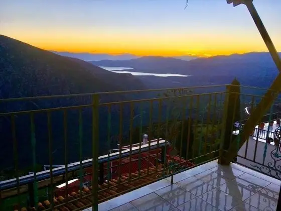 Tek Büyük veya İki Ayrı Yataklı Oda, Deniz Manzaralı