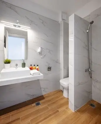 Deluxe Tek Büyük veya İki Ayrı Yataklı Oda, 1 En Büyük (King) Boy Yatak, Balkon, Deniz Manzaralı