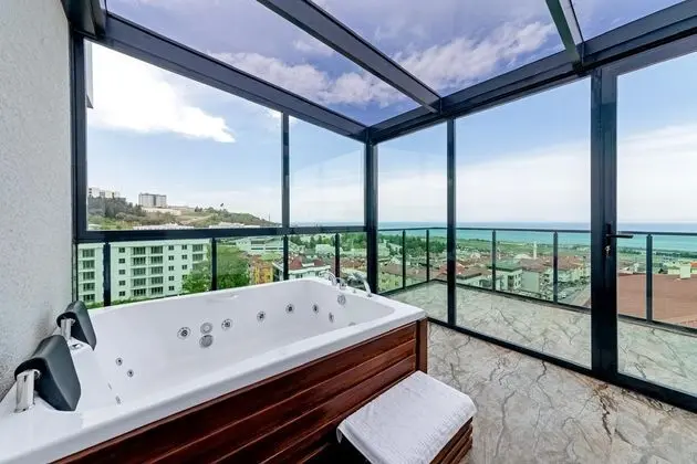 King Room,Deniz ve Dağ Manzaralı,Jakuzili
