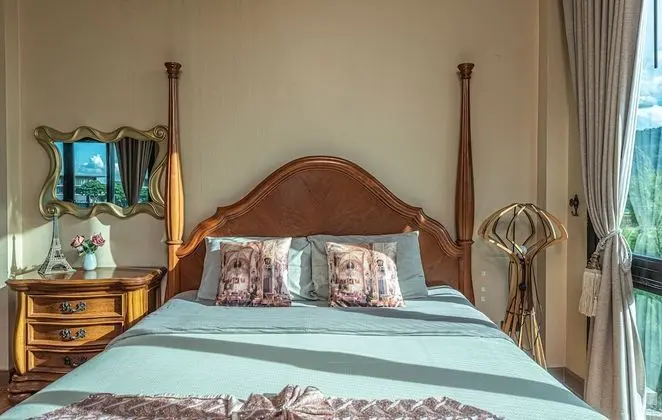 6-Bedroom Villa