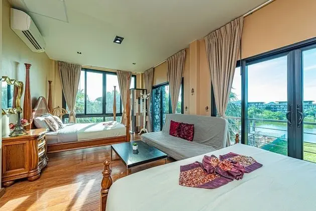 6-Bedroom Villa